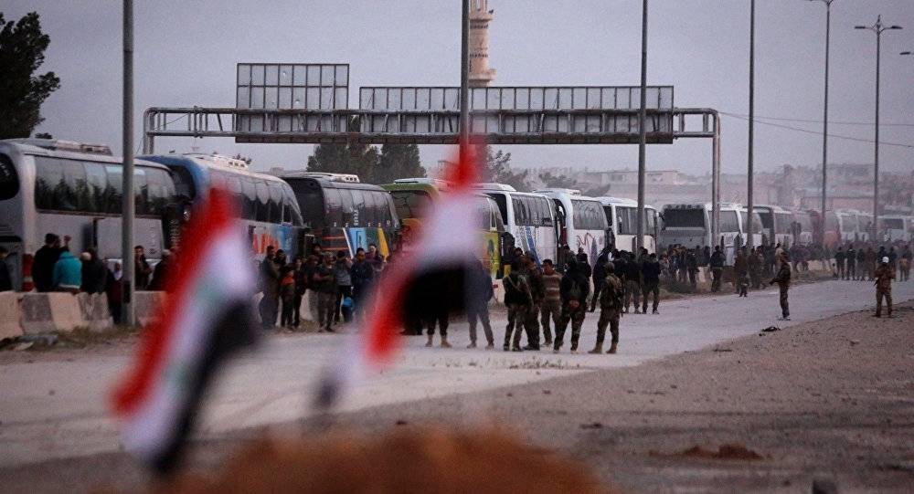 الدفاع الروسية: 112 مسلحا وألف شخص من عائلاتهم غادروا دوما بالغوطة الشرقية أمس