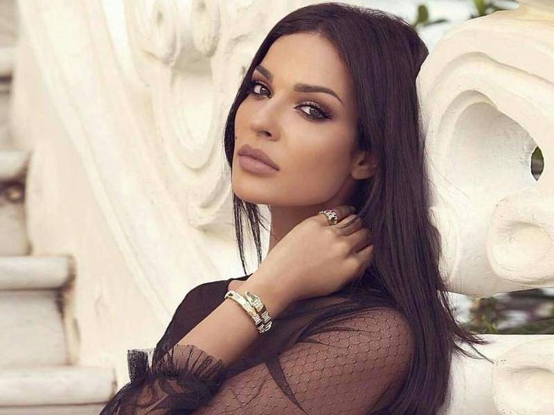 بالصور - نادين نسيب نجيم تهاجم من يمارسون "العواء" في وجهها... من قصدت؟