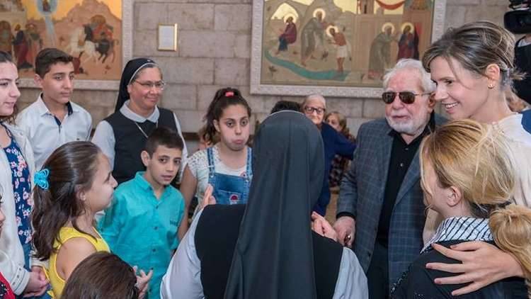 بالصور.. أسماء الأسد تزور ديرا دمشقيا في عيد الفصح