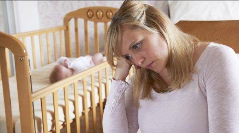 اكتئاب الأم قد يعرض طفلها للإصابات