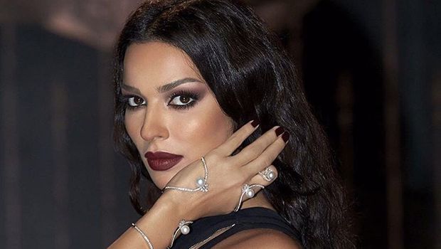 بعدما وصفت نفسها بالقمر وهاجمت منتقديها.. نادين نجيم تثير الجدل مجددًا !