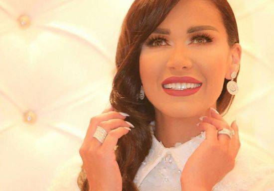 بالصورة: نادين الراسي تضع خاتم الخطوبة.. 