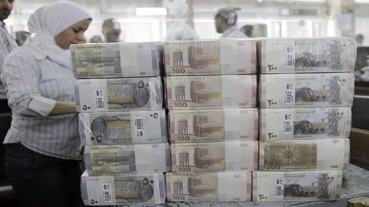 الليرة السورية تزاحم الدولار في السوق السوداء
