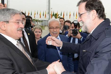 بعد زيارة راخوي للجزائر... هل تخلت إسبانيا عن دعم المغرب في ملف الصحراء
