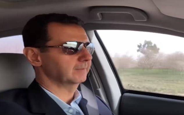 الاسد يتجول لوحده في السيارة في دمشق