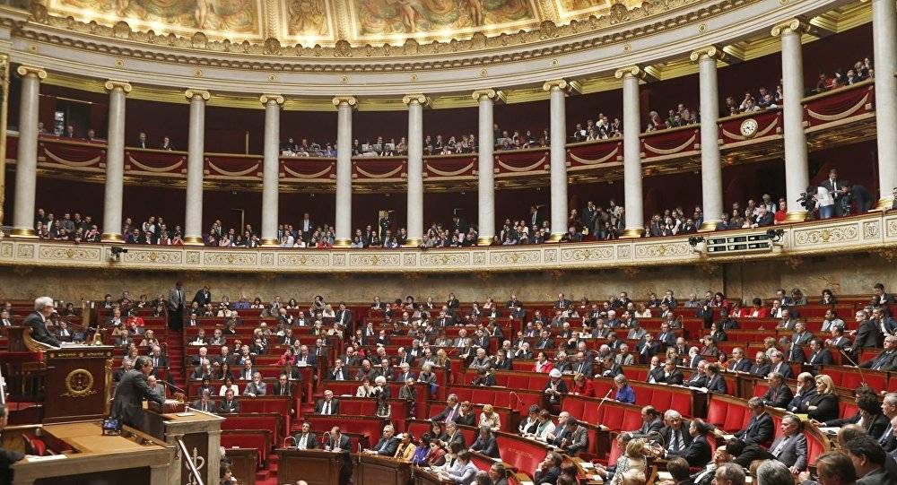 مشرع فرنسي يطلب فتح تحقيق في مبيعات الأسلحة إلى السعودية
