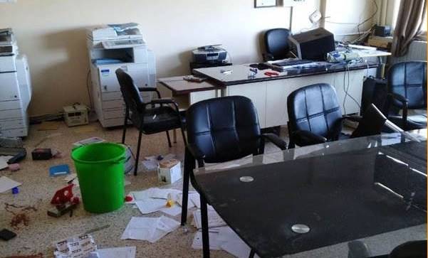 بالفيديو: إعتداء على ثانوية في الجنوب.. تحطيم المكاتب وإشعال مولد الكهرباء!