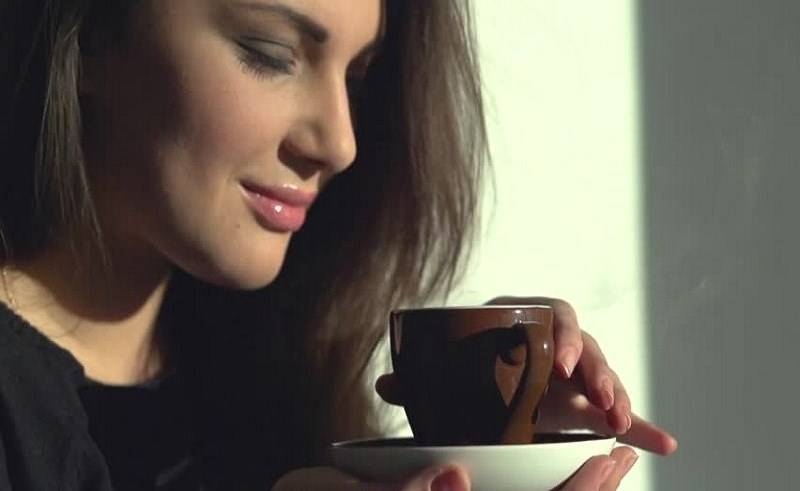 الكافيين عدو الأسنان لا القهوة.. وإليكم الحل