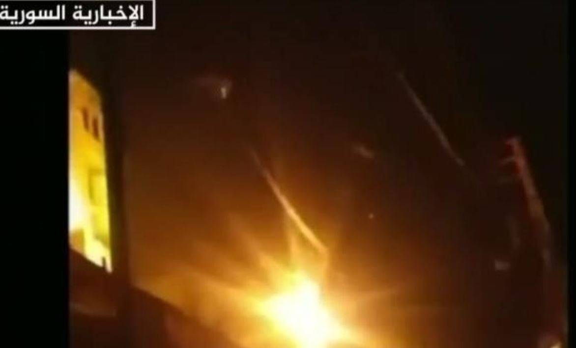 بالفيديو.. لحظة استهداف مطار "التيفور" العسكري في سوريا