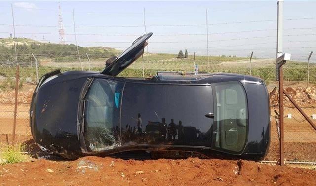 انقلاب سيارة على طريق العديسة يتسبب باستنفار على جانبي الحدود