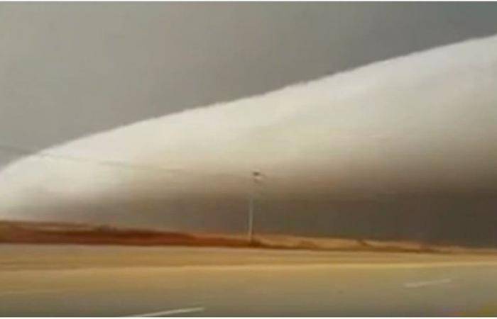 بالفيديو... تفسير ظهور سحب غريبة ومهيبة الشكل في السعودية