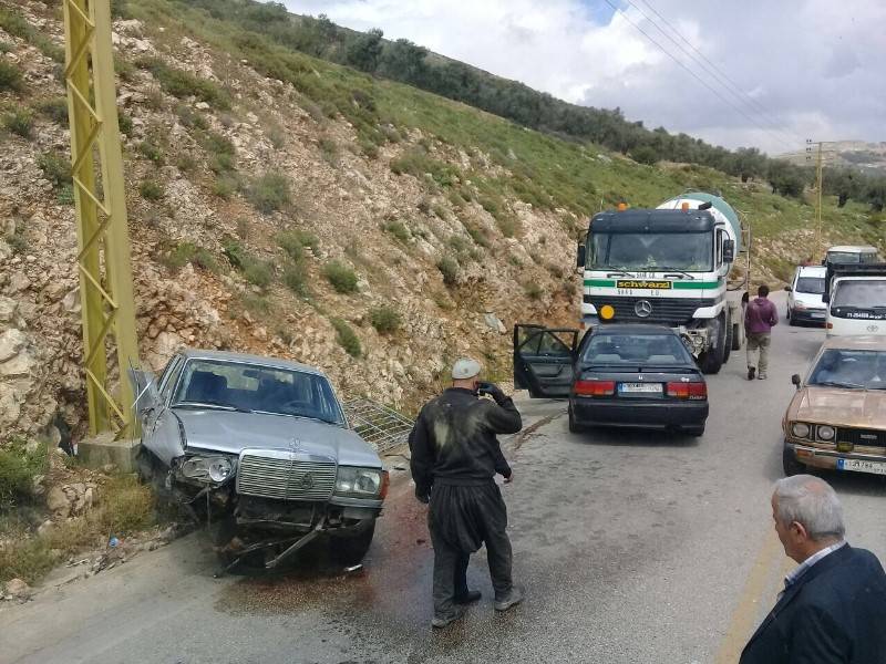 جريح في حادث صدم على طريق ابل السقي