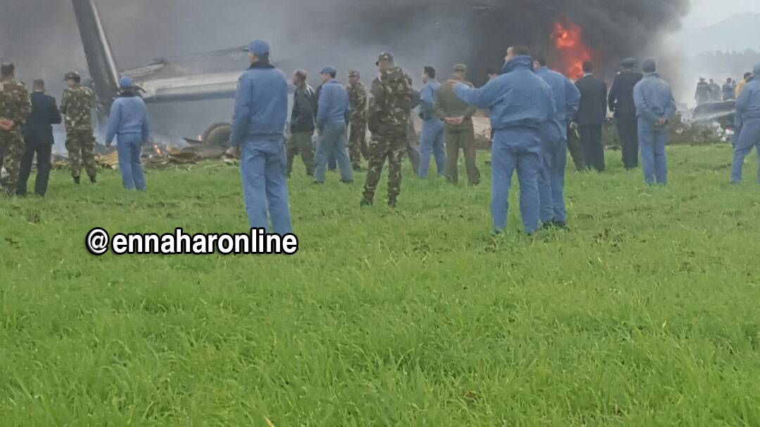 فيديو وصور.. مقتل 105 أشخاص بتحطم طائرة نقل عسكرية