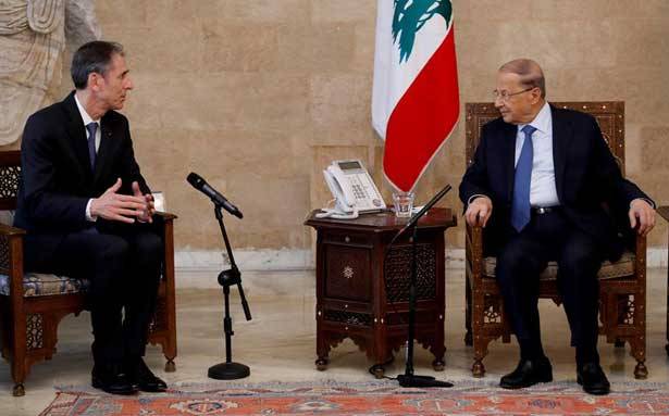 عون: لبنان يتحمّل نتائج الحروب في الشرق
ولأهالي المفقودين: قضيّتكم مُحقّة ومُتابعتي لها سابقة لمسؤوليّاتي