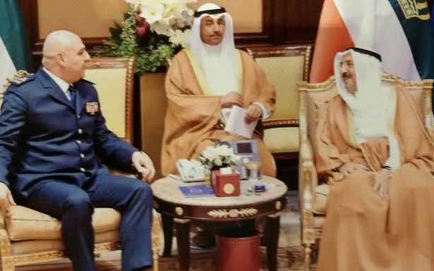 قائد الجيش التقى أمير الكويت ومسؤولين عسكريين
