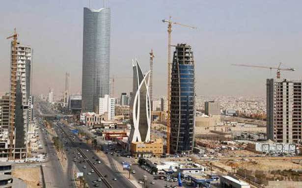 صحيفة تكشف تفاصيل مكالمة استمرت حتى الرابعة فجرا «زلزلت» القصر الملكي في السعودية