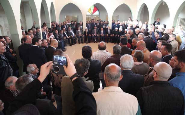 تيمور جنبلاط جال على خلوات
ومقامات دينيّة في الشوف