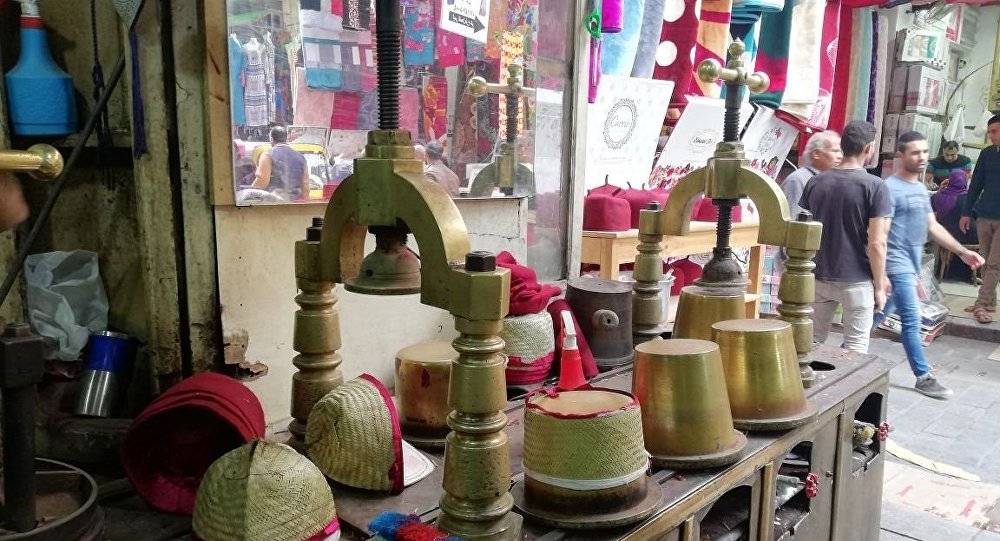 بالصور... مصنع طرابيش الملك فاروق بمصر وقصة أكبر طربوش في التاريخ