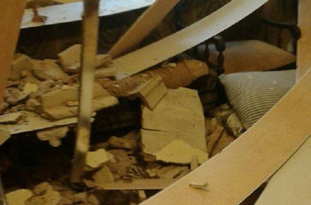 بالصور- انهيار جزء من مبنى في برج البراجنة