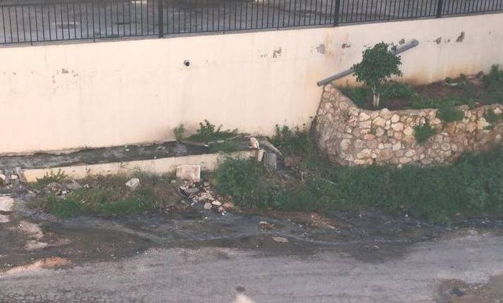 الـمجارير "تغزو" شوارع دير قوبل