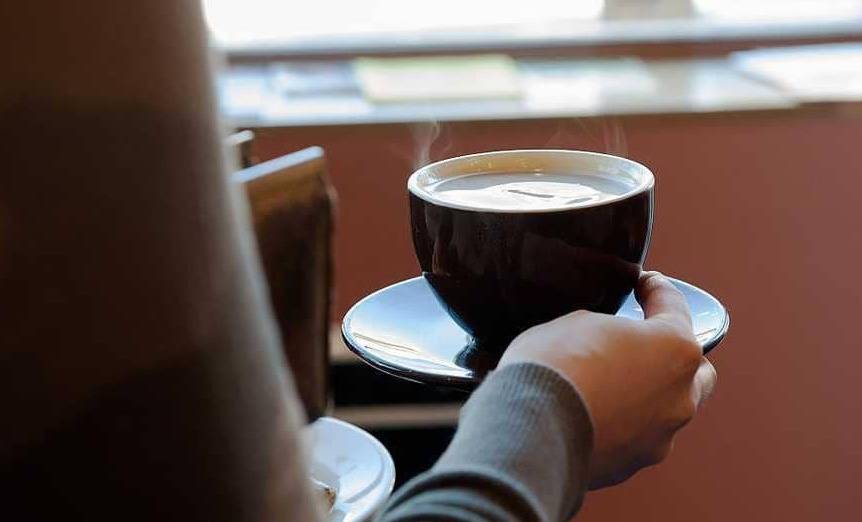 خبر سار لمن يستهلكون 3 فناجين قهوة يوميا