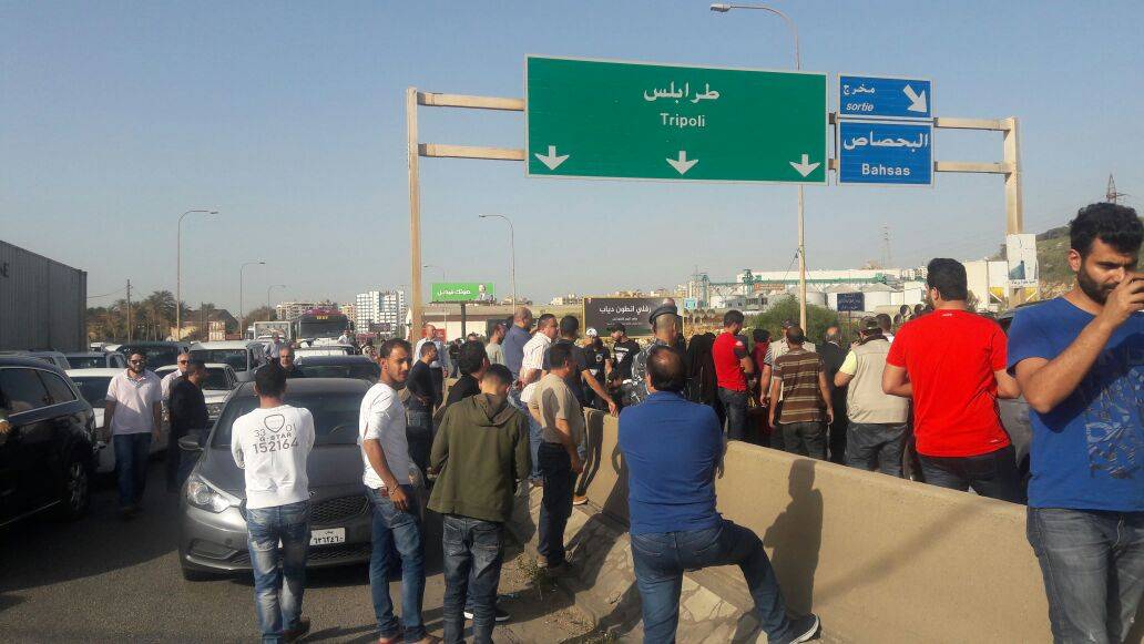أهالي الموقوفين الإسلاميين يقطعون الطريق عند مستديرة السلام