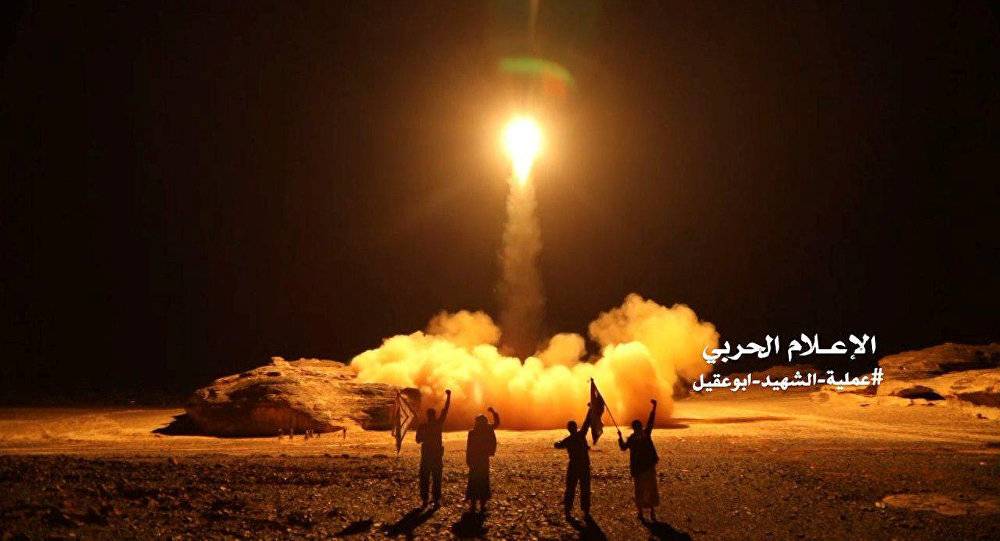 إطلاق صاروخا باليستيا على مطار جيزان في السعودية