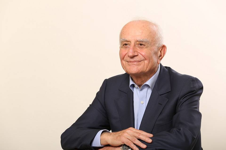 إميل كنعان: مخصصات النواب هدر للمال العام ونهب للخزينة