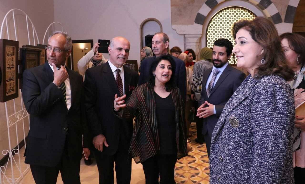 مي نجيب ميقاتي تفتتح معرضا في "مركز العزم الثقافي ـ بيت الفن"