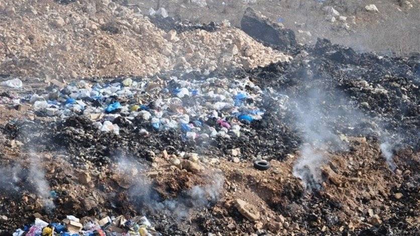 انفجار قنبلة عنقودية في مكب للنفايات...