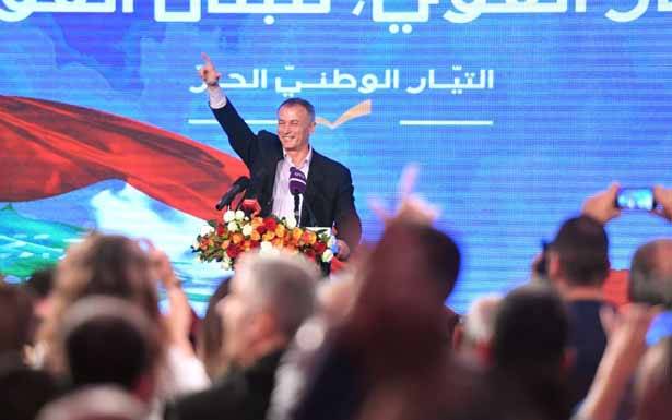 شامل روكز : إنتبهوا للفساد المالي
ومن يشتريكم اليوم بالمفرّق يبيعكم بالجملة فيما بعد