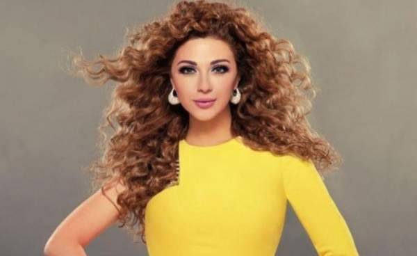 بالصورة- ميريام فارس ترقص على عزف السكاكين بفستان لرامي القاضي