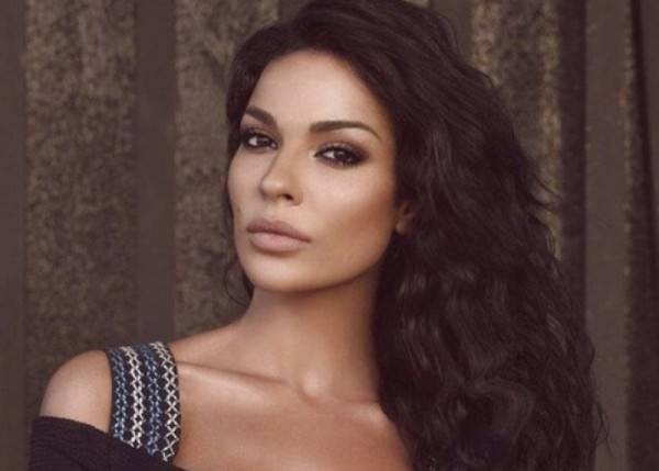 بالفيديو - نادين نجيم ترقص في السيارة.. هذا ما فعلته في منزلها