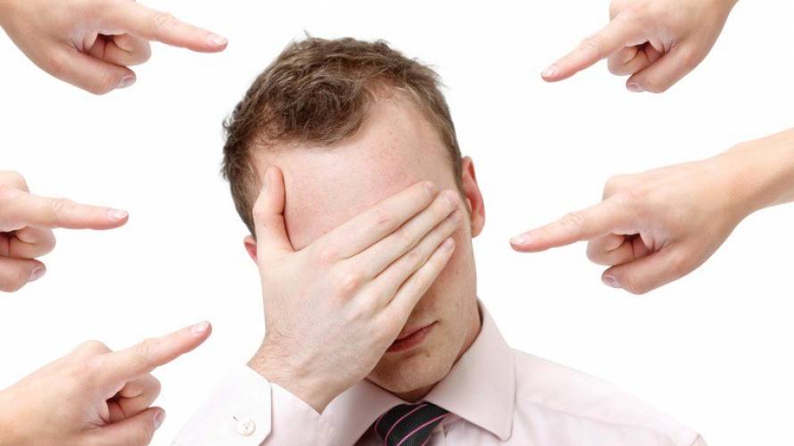 كيف تتأثر أدمغتنا بالضغوطات الاجتماعية من حولنا؟