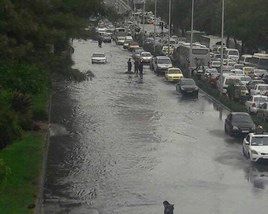 السيول تغرق شوارع دمشق.. ما تفاصيل الحالة الماطرة!