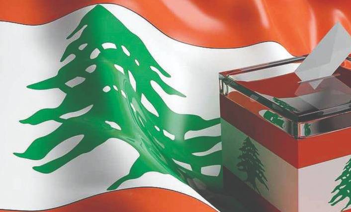 كم بلغ عدد المقترعين حتى الساعة الثامنة والنصف؟