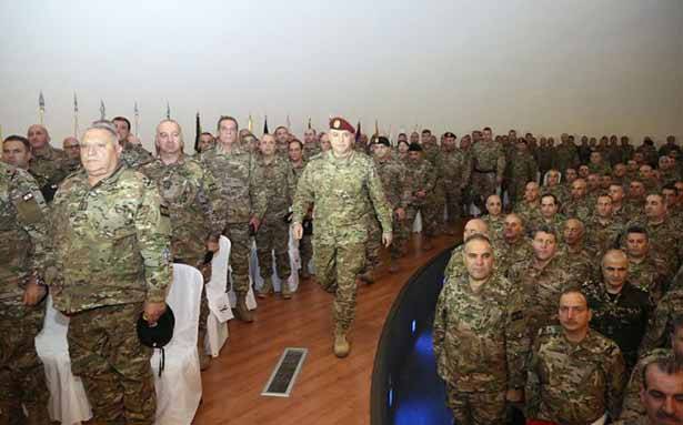 التقى الضباط العامين والقادة في اليرزة
قائد الجيش: نحن على مسافة واحدة
من كلّ الأفرقاء والمرشحين