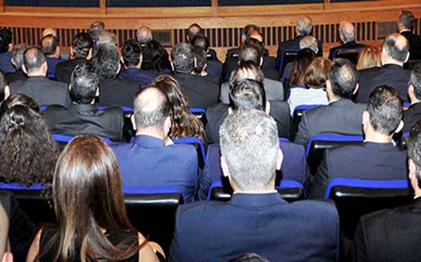 تعيين سفراء من خارج الملاك جريمة بحق السلك الديبلوماسي