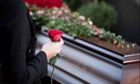 السرطان يخطف فنّانا شهيراً عن 54 عاماً