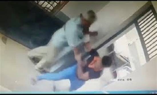 سجينان يهربان على طريقة الأفلام (فيديو)