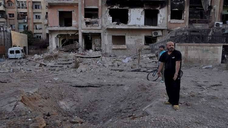 صورة.. "داعش" يعدم ضابطا في مخيم اليرموك بطريقة غاية في البشاعة