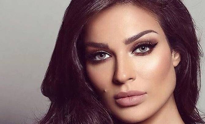 بالصورة.. نادين نجيم باطلالة ساحرة مع ابنتها !!