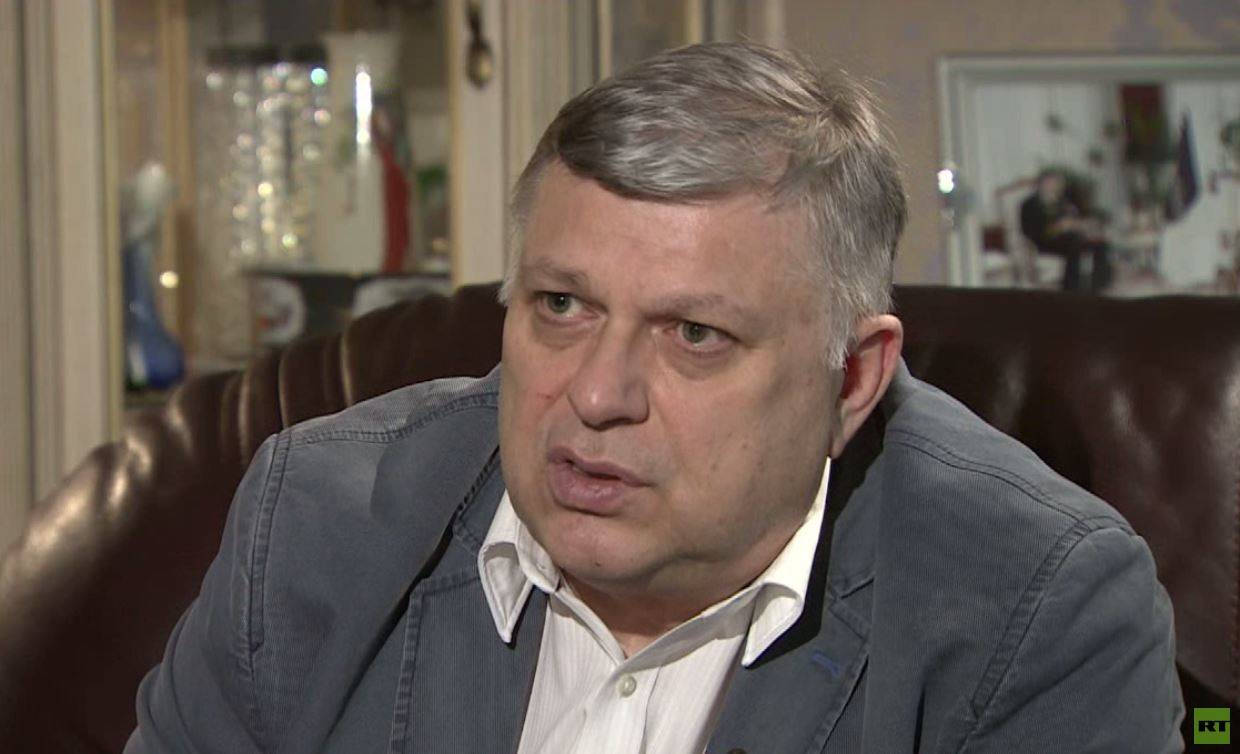 سفير روسي: ضربوني على رأسي بالجزمة في مطار الدوحة!