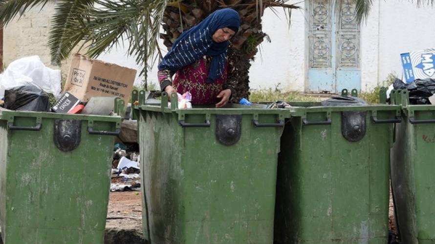 عواقب تدهور الدينار التونسي: لم يعد هناك وجود للطبقة الوسطى والتونسيون بين الغنى والفقر
