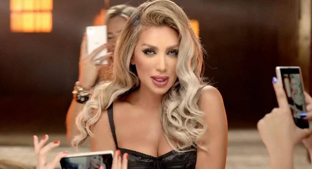 شاهد... مايا دياب تتعرض لموقف محرج في شوارع لندن