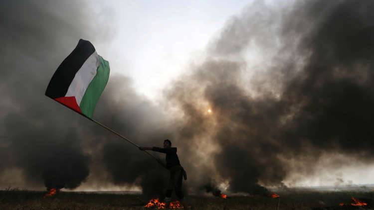 مظاهرات حاشدة عند حدود غزة في "جمعة عمال فلسطين"