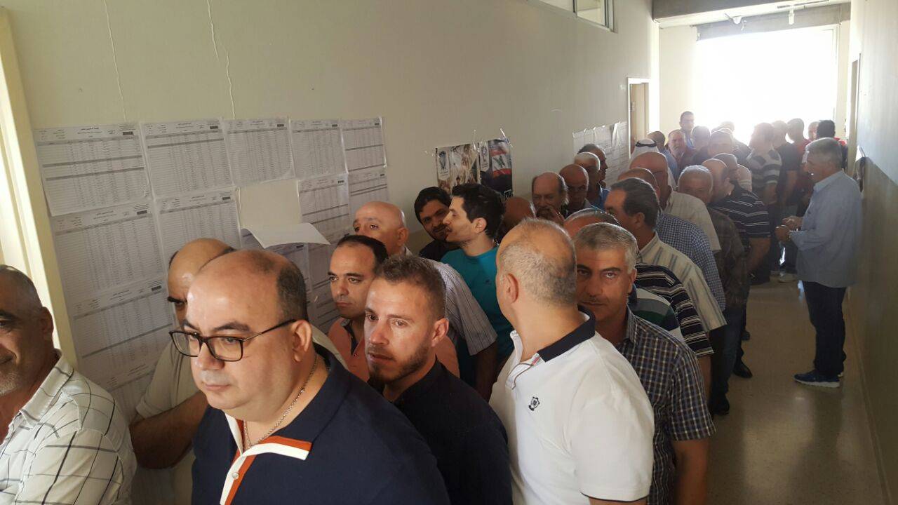 زخمة ناخبين في دير الاحمر وقراها