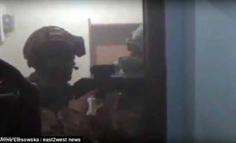 بالصور.. مواجهة قاتلة مع "داعشي" بإحدى مدن المونديال