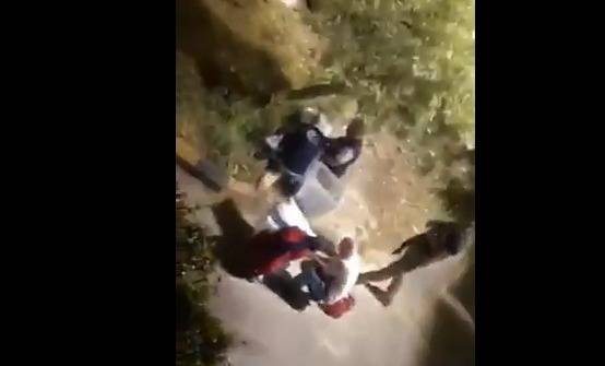 بالفيديو.. العبث بالصناديق في مرآب قصر عدل صيدا!