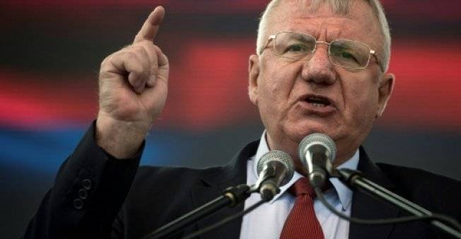 منع زعيم اليمين المتطرف في صربيا فويسلاف سيسلي من التظاهر